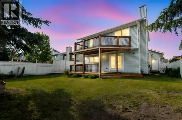 30 Pasadena Gardens NE, Calgary, AB T1Y6L9