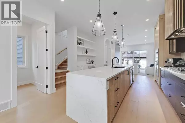 Calgary, AB T2M2A9,646 25 Avenue NW