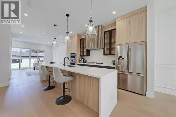 Calgary, AB T2M2A9,646 25 Avenue