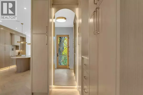 Calgary, AB T2T2T2,1741 48 Avenue SW