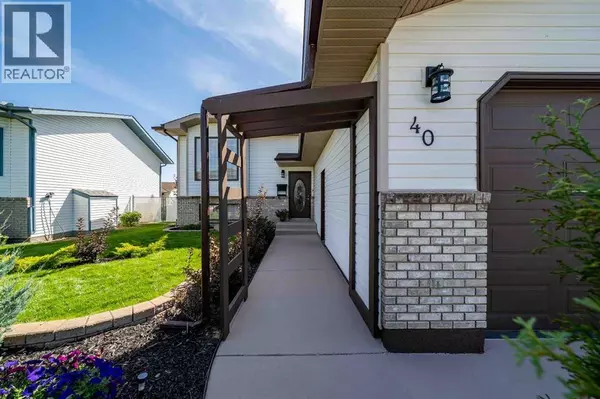 Medicine Hat, AB T1B4J3,40 Storrs Crescent SE