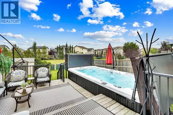 142 Luxstone View SW, Airdrie, AB T4B0J9