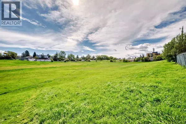 303, 4328 4 Street NW, Calgary, AB T2K1A2