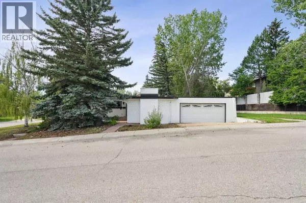 Calgary, AB T3A1K8,114 Dalgleish Bay NW