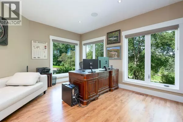 Calgary, AB T2M2M7,664 29 Avenue NW