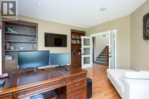 Calgary, AB T2M2M7,664 29 Avenue NW