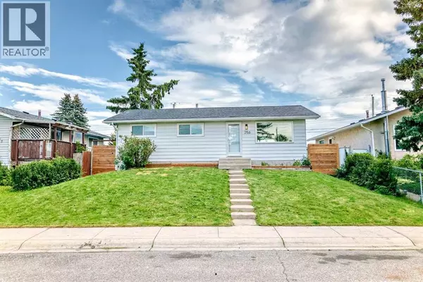 256 Penbrooke Close SE, Calgary, AB T2A3P1