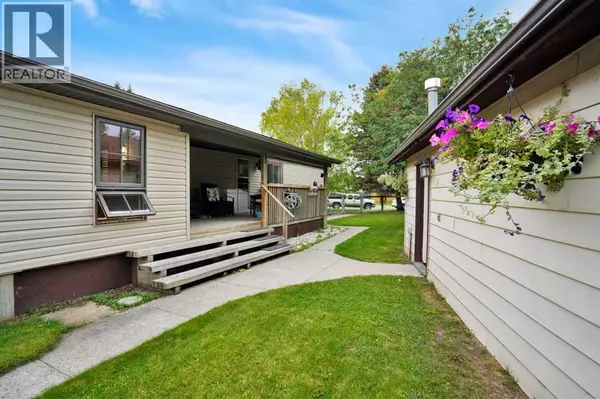 9 Tamarack Crescent NW, Sundre, AB T0M1X0