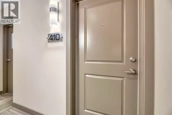 Calgary, AB T3A2X8,410, 24 Varsity Estates Circle NW