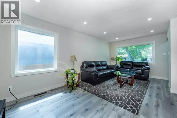 Calgary, AB T2B0X1,2210 35 Street SE