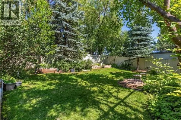Calgary, AB T2J7E2,812 Diamond Court SE