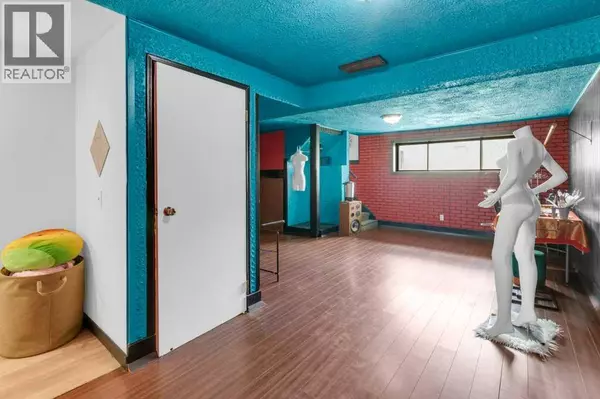 Calgary, AB T2A6R8,124 Abingdon Way NE