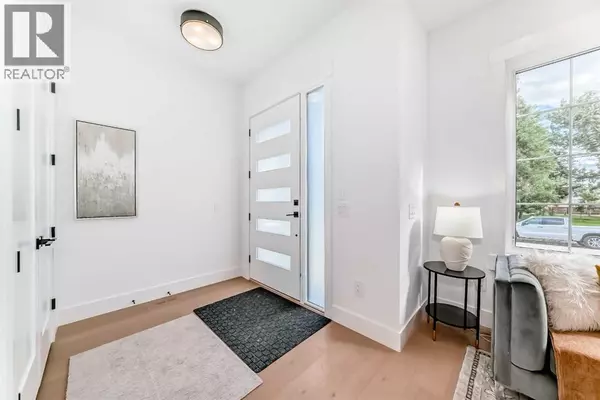 Calgary, AB T3E8G9,2426 53 Avenue SW