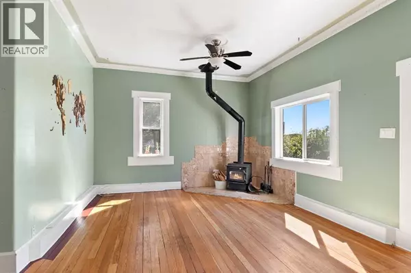 Penhold, AB T0M1R0,1321 Flemming Avenue