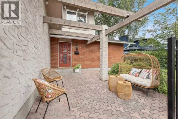 Calgary, AB T2J2M8,904 Lake Bonavista Green SE