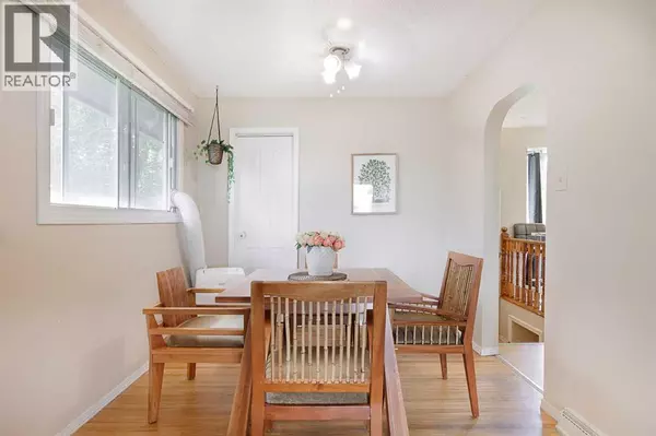 Calgary, AB T2K2R9,639 Thornhill Drive NW