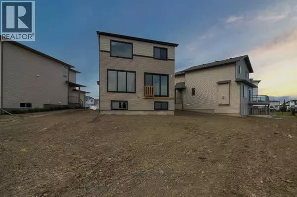 Lethbridge, AB T1H7J2,241 Blackwolf Place N