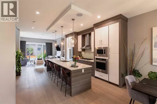 2637 36 Street SW, Calgary, AB T3E2Z7