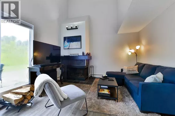 8, 301 Village Mews SW, Calgary, AB T3H2L3