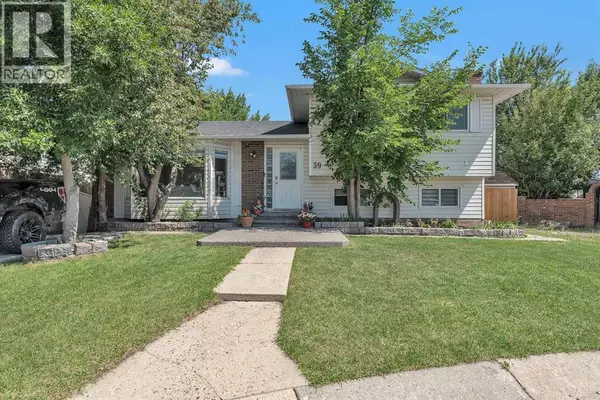 39 Templeridge Bay NE, Calgary, AB T1Y4E3
