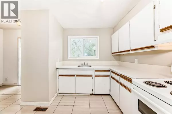 Calgary, AB T2J0A4,90, 251 90 Avenue SE