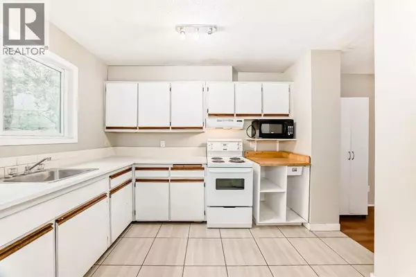 Calgary, AB T2J0A4,90, 251 90 Avenue SE