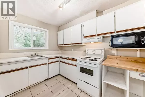 Calgary, AB T2J0A4,90, 251 90 Avenue SE