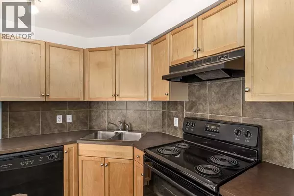 Calgary, AB T2A7Z4,416, 2000 Applevillage Court SE