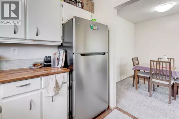 Calgary, AB T2A6E4,5 Fonda Drive SE