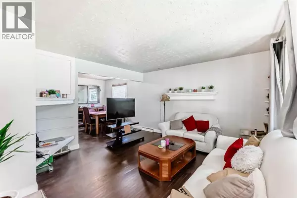 Calgary, AB T2B1L6,2208 47 Street SE