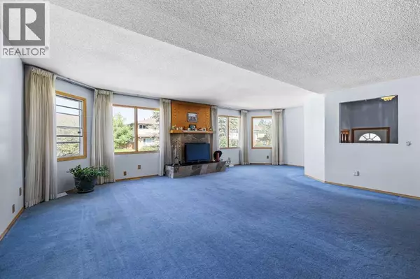 Calgary, AB T2B1T9,3236 Doverville Crescent SE