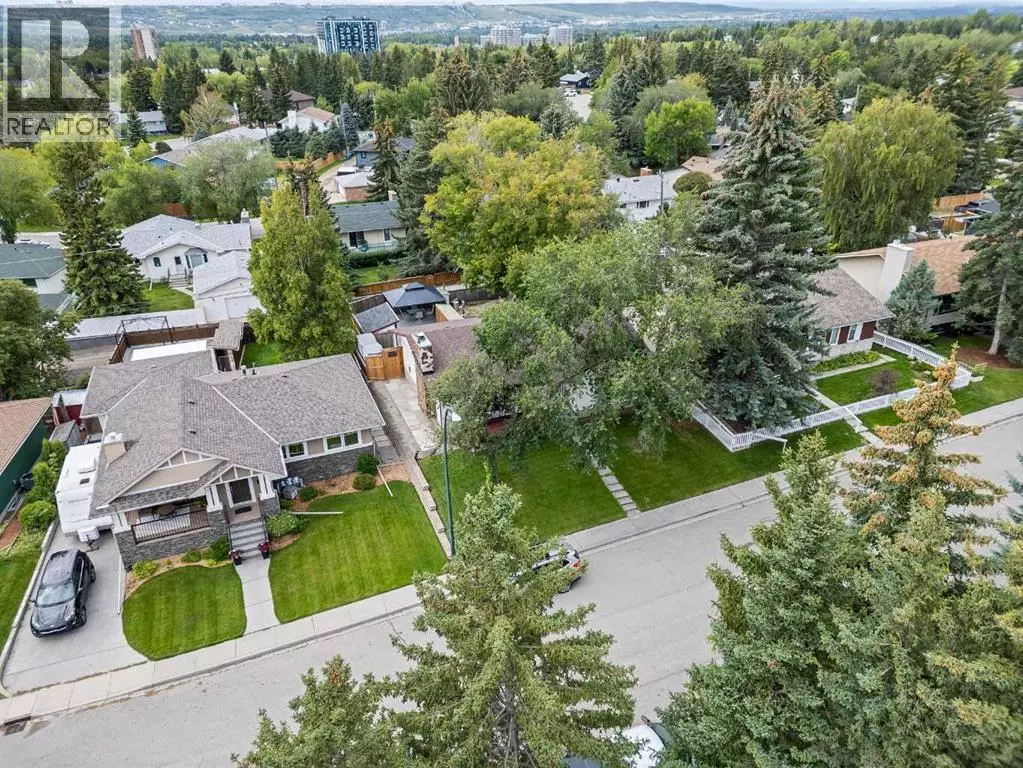 Calgary, AB T3A1E1,6407 Dalton Drive NW