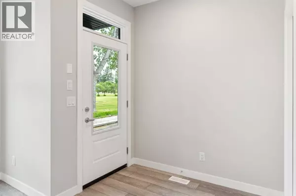 Calgary, AB T2H1T3,16 Alderwood Close SE