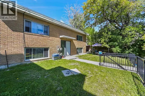 Calgary, AB T2T4G3,2619 16 Street SW
