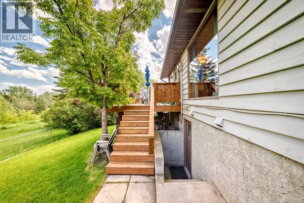 Cochrane, AB T4C1G8,22 Glenhill Drive