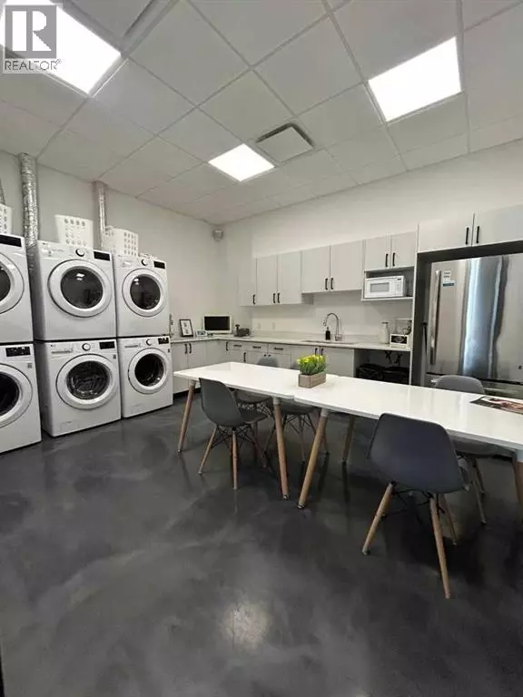 Lethbridge, AB T1K7T5,1021, 3440 Fairway Plaza Road S