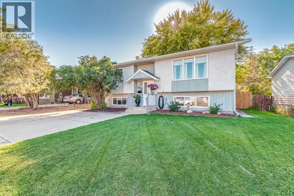 928 4 Street SE, Redcliff, AB T0J2P0