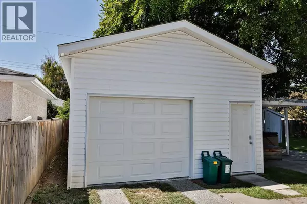 Lethbridge, AB T1K2W3,1020 Fern Crescent S