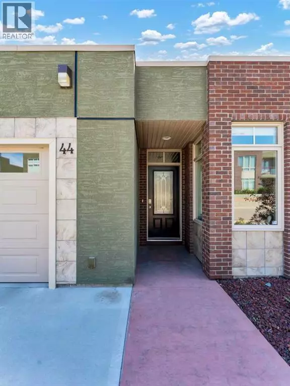 Medicine Hat, AB T1C2B5,44 Palisades Mews NE