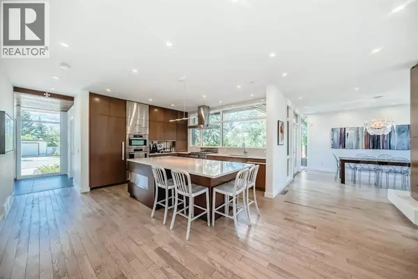 Calgary, AB T2M3C9,3216 5 Street NW