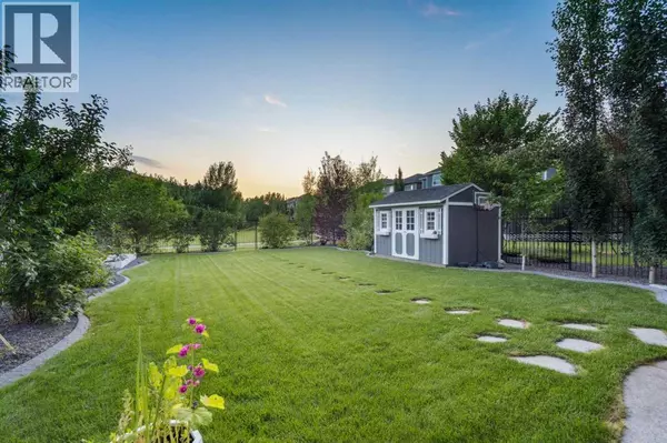 Calgary, AB T3H1V3,117 West Grove Point SW