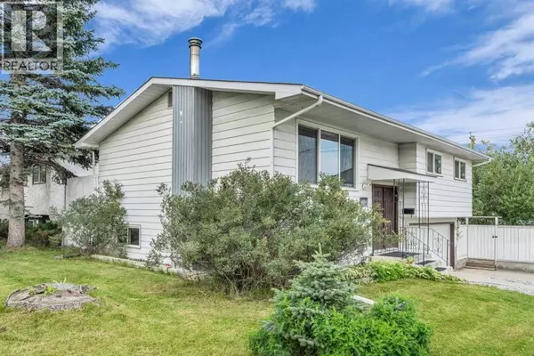 Calgary, AB T2J3P3,403 Queen Alexandra Way SE