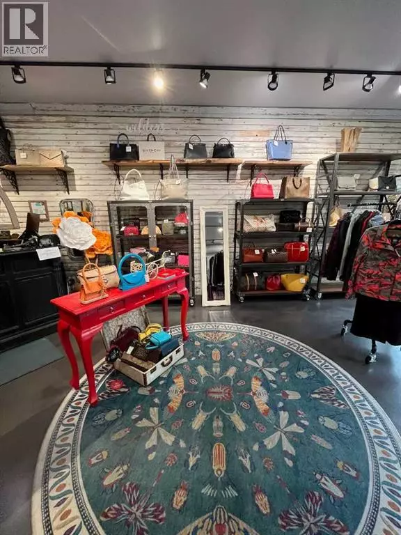 Calgary, AB T2V1K2,123 Trail SW