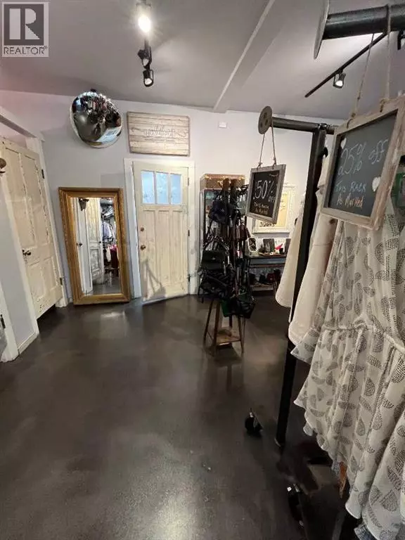 Calgary, AB T2V1K2,123 Trail SW