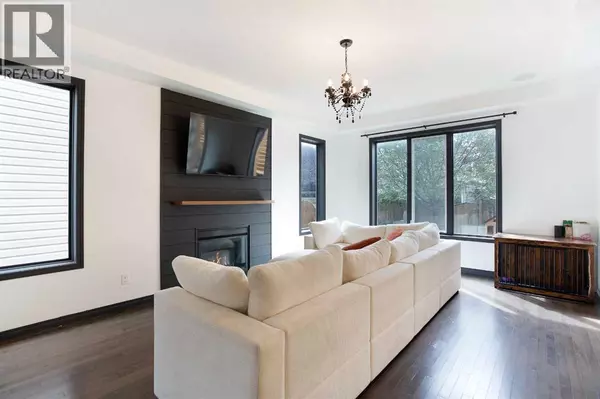 Airdrie, AB T4B3X3,523 Windbrook Heights SW