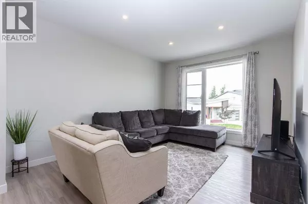 Red Deer, AB T4P3E5,77 Ellington Crescent