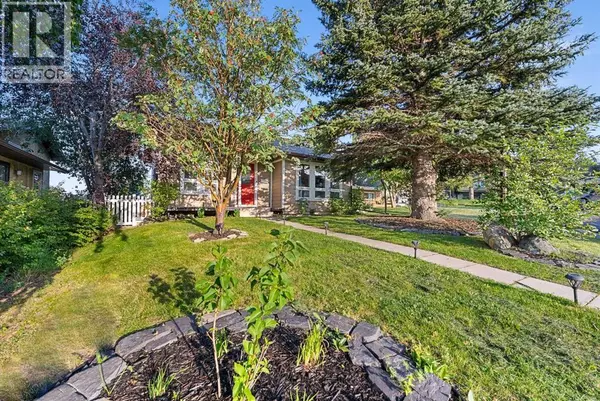 Calgary, AB T3K1R6,51 Bearberry Bay NW