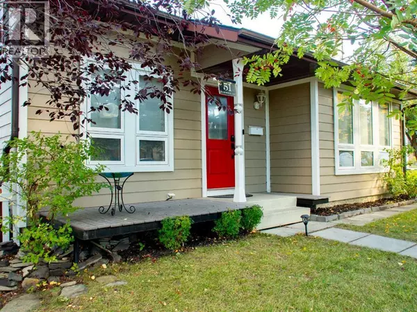 Calgary, AB T3K1R6,51 Bearberry Bay NW