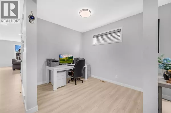 Airdrie, AB T4B4V8,945 Midtown Avenue SW