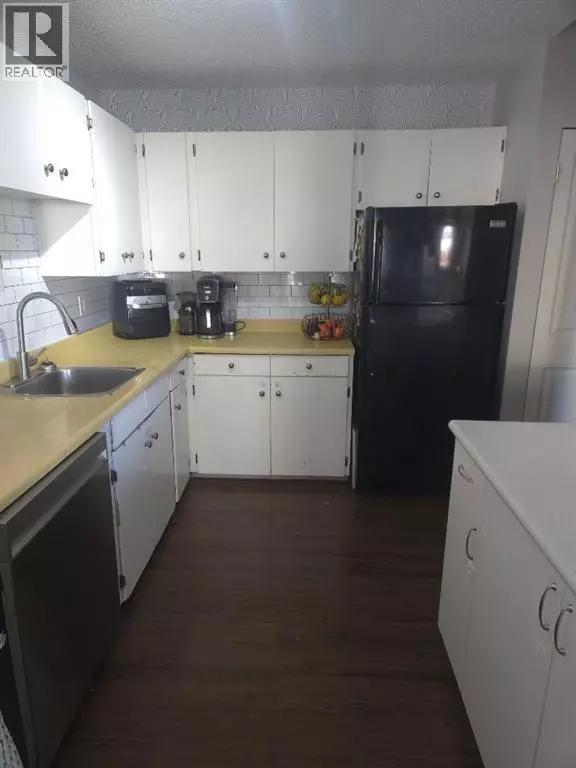 Lethbridge, AB T1K5A8,10 Columbia Place W